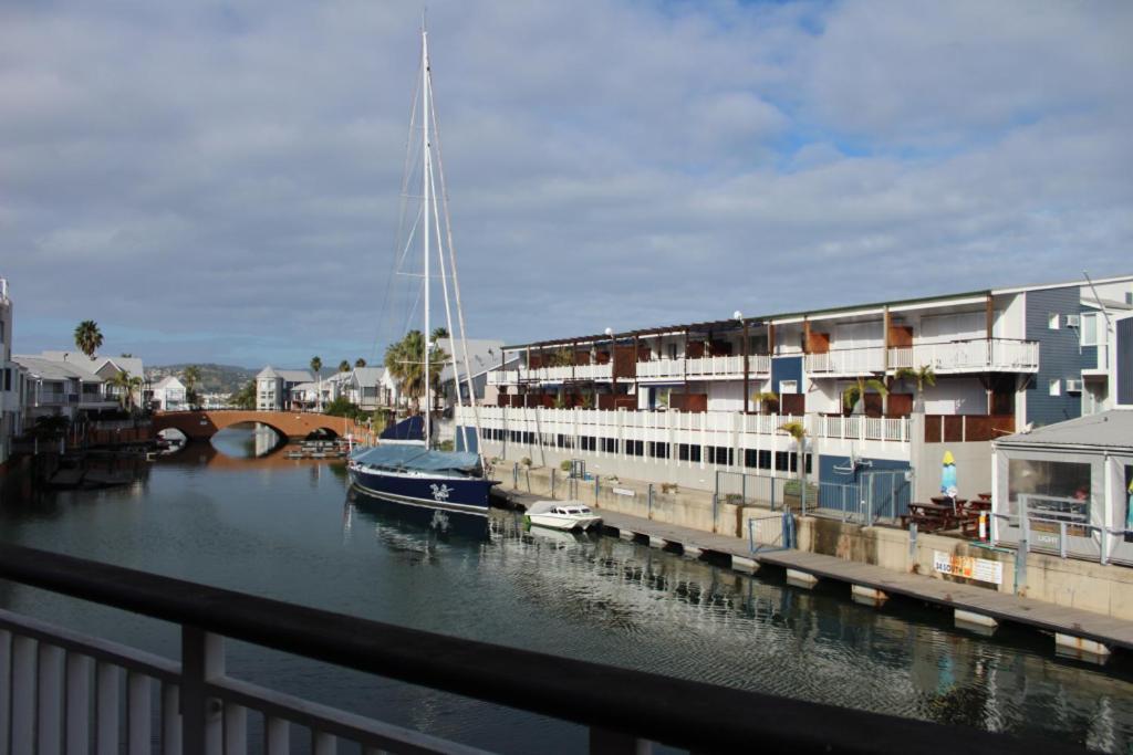 Waterfront, 17 Quay West *