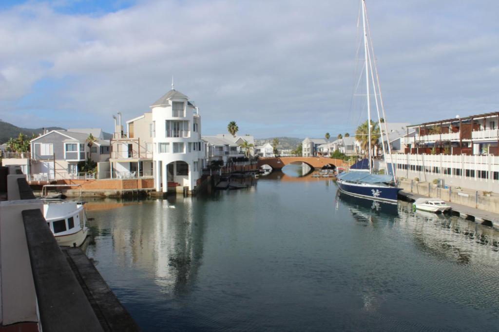 Waterfront, 17 Quay West *